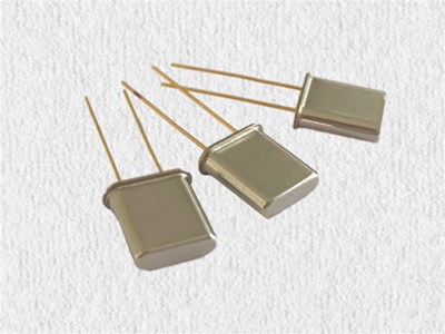 石英晶體諧振器的壓電效應(yīng)